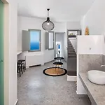 Seven 4* Imerovigli (Santorini)
